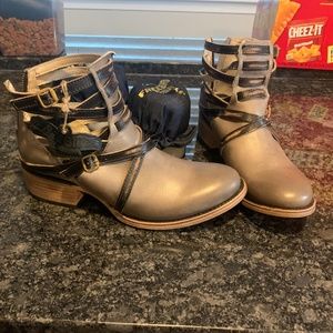 Freebird booties size 9